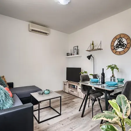 Joelle Apartment *